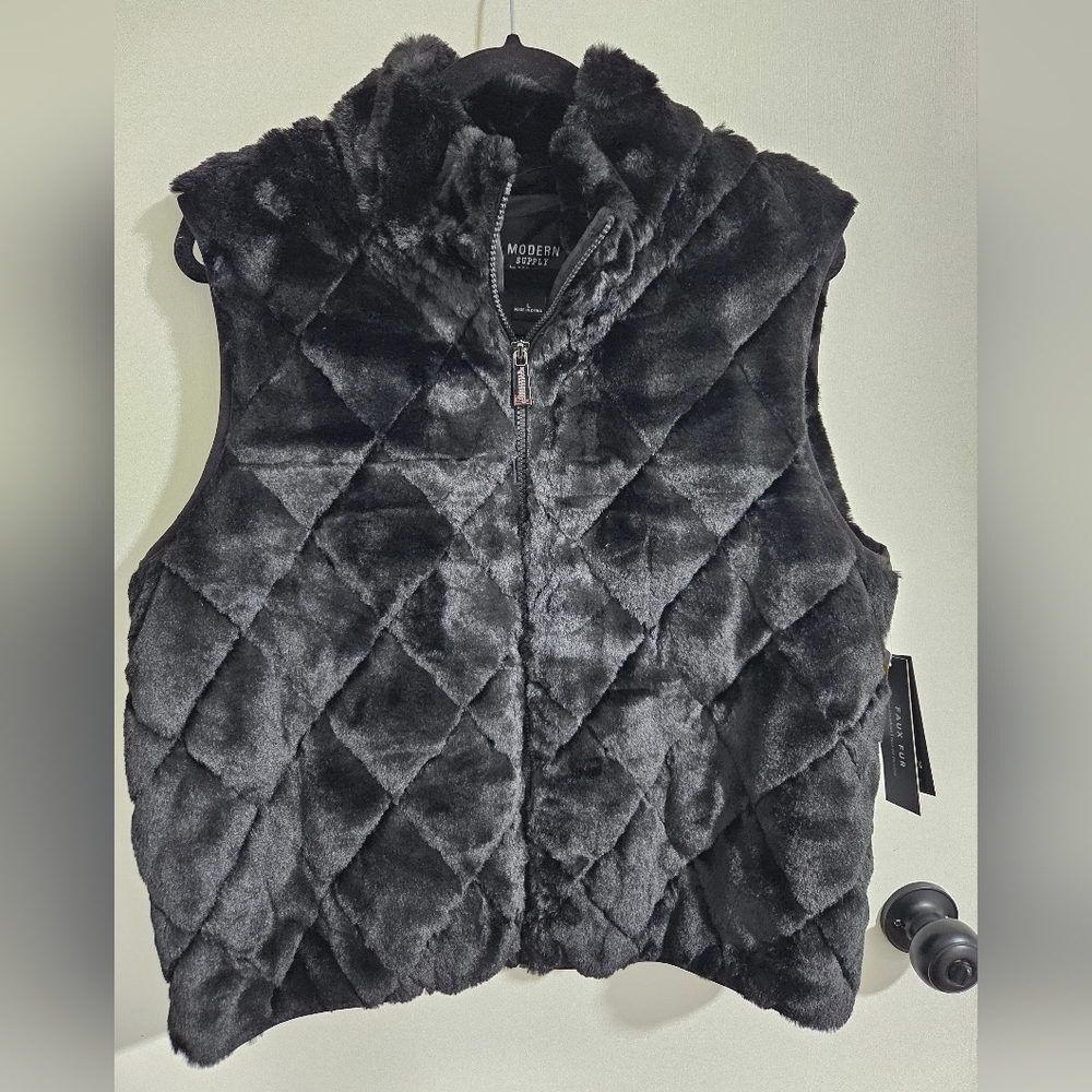 NWT Modern Supply By Sanctuary Faux Fur Vest